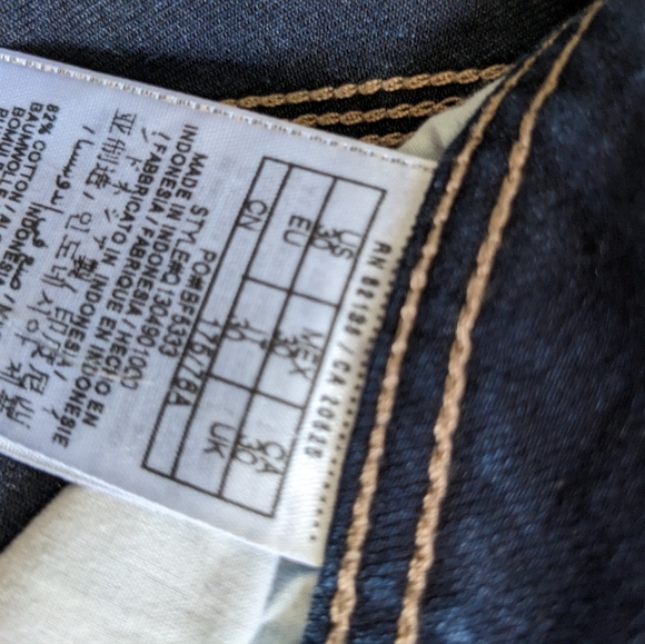 Guess Blue Jeans Size 30 Denim Dark Blue with Rose Gold Stone Pocket Detail New - Picture 5 of 5